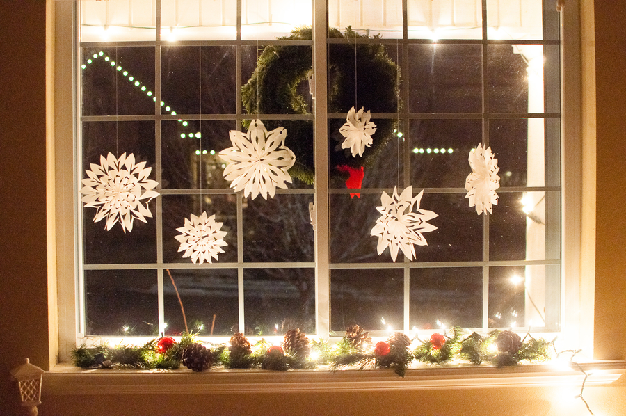 How to Make Paper Snowflakes Into a Window Decoration - In My Own Style